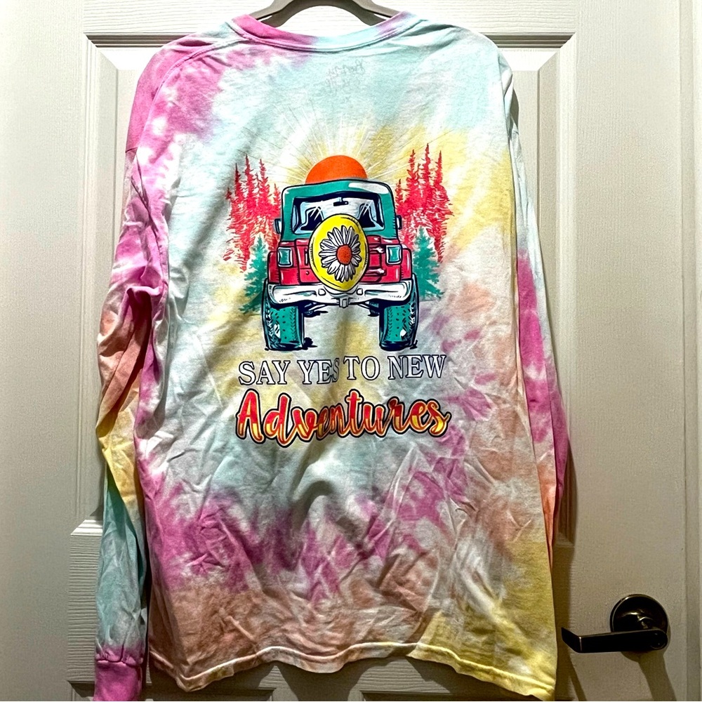 Long sleeve tie dye shirt with print